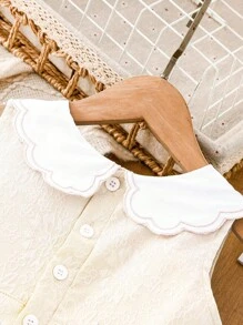 Babygirl's Summer Blue Woven Jacquard Fabric Sleeveless Elegant And Lightweight Dress, With A Comfortable Silhouette, Is Ideal For The Warm Season. In Its Design, It Is Complemented By A Unique White Wavy Embroidered Collar, Adding A Refined And Elegant Touch. Whether For Outings, Shopping, Or Attending Parties, It Ensures The Child Will Be More Noticeable In A Crowd.