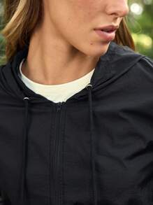 In My Nature Veste de soleil pour femmes avec col zippé, cordon de serrage, capuche et manches longues de couleur unie, idéal pour la randonnée
