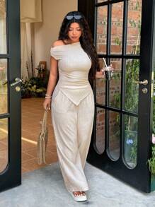 SHEIN EZwear 2pcs Plus Size Women Summer Casual Textured Pattern Asymmetric Top And Pants Set - Beige - View 6