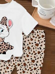 Conjunto de camiseta de manga corta con estampado gráfico de letras y pantalones abocinados con decoración en forma de corazón para bebé niña