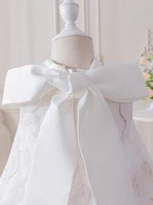 SHEIN Glamorique Kids Abito da damigella bianco da sposa con fiori bianchi 3D ricamati per bambine, abito a sacco con colletto in raso e fiocco grande, elegante outfit da festa per bambine
