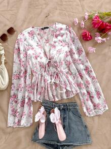 Soleia 女式 V 领喇叭袖荷叶边下摆花卉度假衬衫，适合音乐节、波西米亚风、假期、约会和下午茶