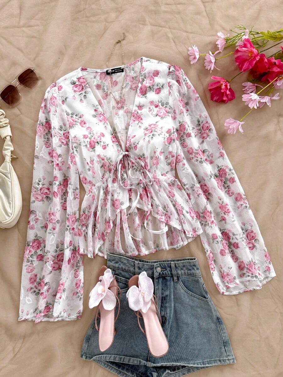 Soleia 女式 V 领喇叭袖荷叶边下摆花卉度假衬衫，适合音乐节、波西米亚风、假期、约会和下午茶