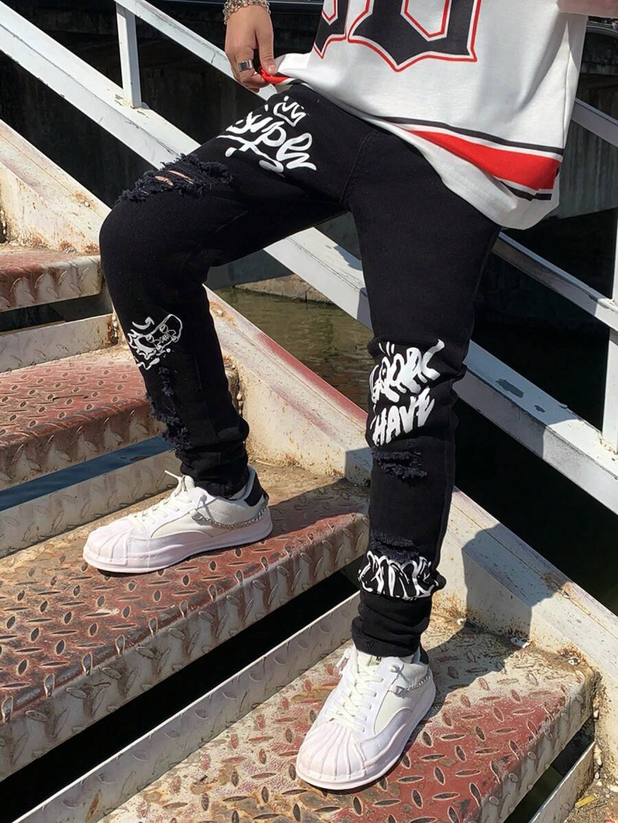 SHEIN 青少年男童时尚休闲 Y2k 白色涂鸦黑色牛仔修身不对称剪裁弹力紧身牛仔裤，适合儿童穿着，柔软舒适，适合日常穿着，也适合儿童春夏穿着。