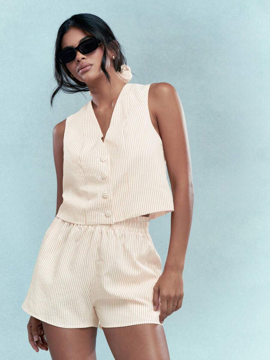 MISSGUIDED 宽松背心套装无袖纽扣前背心和高腰短裤夏季轻薄条纹套装度假装海滩度假装 - 卡其色 - 查看 1