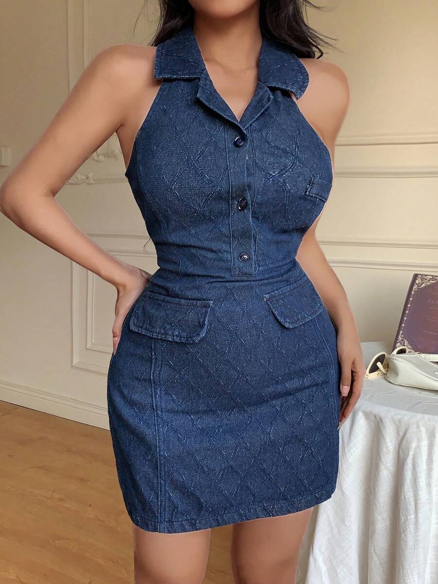 DAZY Sexy figurbetonte lässige Damen Sommerkleid aus Denim mit V-Ausschnitt, rückenfreiem Design, Taschenverzierung und geraffter Taille