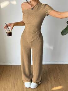 Flirla Bộ 2 món: Áo thun thường ngày vai bất đối xứng + Quần ống rộng cạp thấp, Đồ mặc ở nhà - Màu Khaki - Xem 5