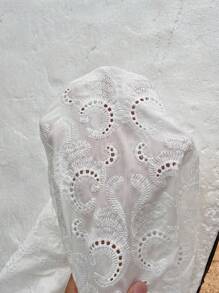 SHEIN LUNE Plus Size Women's Solid V-Neck Simple Stylish Summer Tops Summer Outfits For Women White Top Vacation Outfits Women White Exquisite Embroidered Round Neck Lace Cuffs Shirt Old Money Plus Size Women Clothes - White - View 7