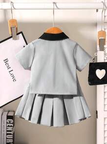 Souflis Souflis Ensemble pour fille bambin et tout-petit de style coréen décontracté, blouse courte grise avec décorations de nœud noir et jupe plissée grise. Convient pour le port quotidien, les vacances, les séances photo, le printemps/été, tailles de 3 mois à 3 ans