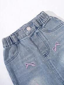 年轻女孩百搭舒适休闲度假时尚水洗柔软可爱蝴蝶结刺绣水钻牛仔迷你裙，轻盈夏季