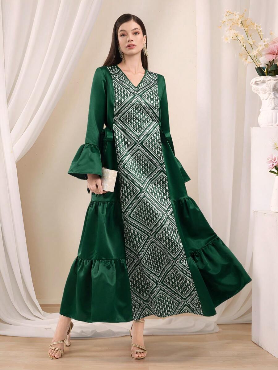 Al Najma 女士几何印花 V 领喇叭袖优雅阿拉伯风格连衣裙,端庄的卡夫坦 - 綠色 - 查看 1