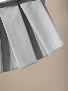 Souflis Souflis Ensemble pour fille bambin et tout-petit de style coréen décontracté, blouse courte grise avec décorations de nœud noir et jupe plissée grise. Convient pour le port quotidien, les vacances, les séances photo, le printemps/été, tailles de 3 mois à 3 ans