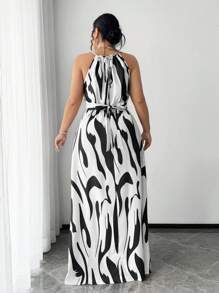 SHEIN SXY Robe trapèze élégante et simple à taille ajustée, imprimée de rayures noires et blanches, pour les femmes grandes tailles au printemps et à l'été. Convient pour le port quotidien, les déplacements, l'élégance, le style casual, les sorties, les achats. Facile à assortir, affinante, mettant en valeur la silhouette.