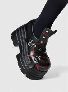 ROMWE Goth Zapatos tipo mocasín para mujer con plataforma, suela gruesa, adornos de correa cruzada y botones estilo punk - Rojo - Ver 4