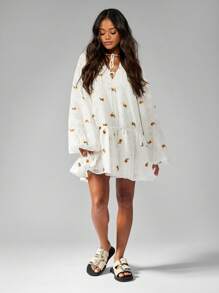 MISSGUIDED Besticktes Boho Mini-Smokingkleid mit Ballonärmeln, florenverzierter abgestufter Sommerkleid für Strand, Urlaub und Tagesparten - Weiss - Übersicht 4