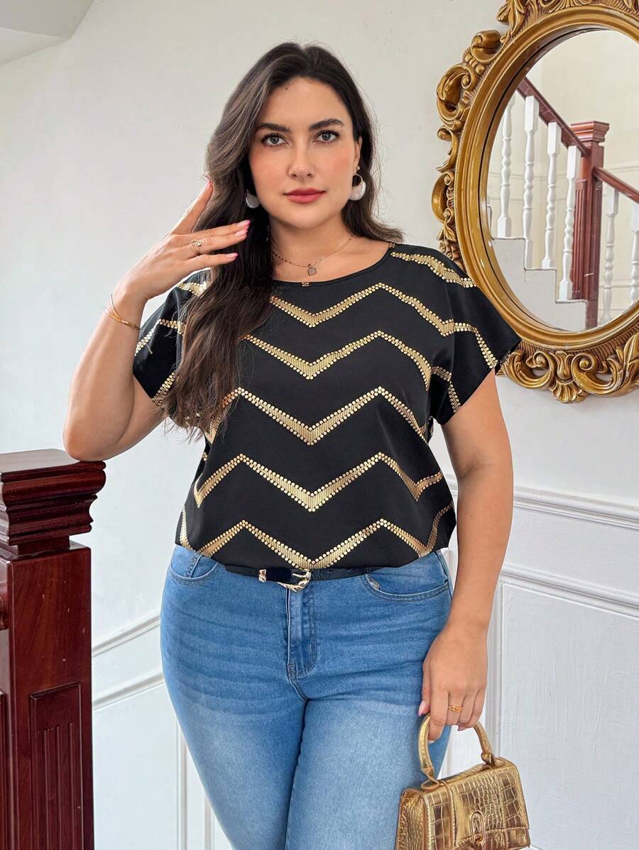 SHEIN Privé 大码休闲假日撞色人字纹短袖衬衫/波西米亚度假上衣/女士衬衫女士加大码上衣女士上衣女士夏季衬衫女士春季上衣/缎面烫金衬衫 - 彩色 - 查看 1