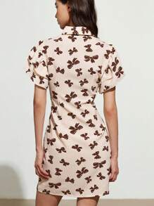 SHEIN Unity Gaun Mini Pas Badan Lengan Pendek Dua Lapis Elegan dengan Motif Pita Kontras Warna untuk Wanita, Model Baru, Manis, Sederhana, Elegan, Cocok untuk Komuter. - MultiWarna - View 6