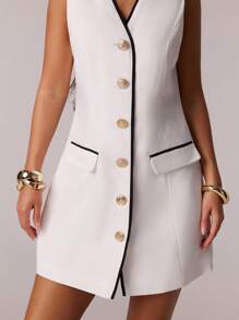 SHEIN Forever 21 Neues Sommerkleid für Damen im V-Ausschnitt mit schwarz-weißem Farbkontrast und Metallknöpfen, Kurzarmkleid für den Alltag