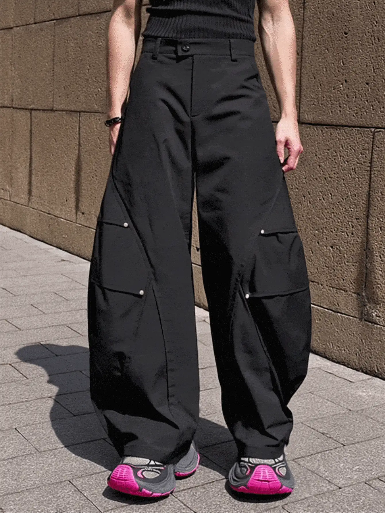 Manfinity EMRG 男士黑色工装裤，曲线刀片形剪裁休闲裤，金属铆钉宽松长裤，街头风格裤子 - 黑色 - 查看 2