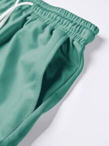 Manfinity Homme 2pcs/Set Men Solid Color Crew Neck Short Sleeve Casual T-Shirt And Drawstring Waist Cargo Pocket Shorts Suit - Green - View 4