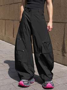 Manfinity EMRG 男士黑色工装裤，曲线刀片形剪裁休闲裤，金属铆钉宽松长裤，街头风格裤子 - 黑色 - 查看 1