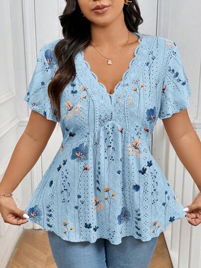 SHEIN Frenchy Plus Size Women Gradient Floral Lace Splice Textured V-Neck T-Shirt
