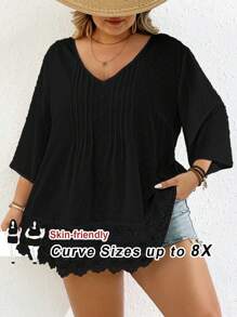 SHEIN CURVE+ Blusa negra de lunares suizos de talla grande con ribete de encaje en contraste y escote en V para mujer, ideal para la playa, vacaciones, graduación, té - Negro - Ver 1
