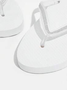 Grefit White Glitter Print Flat Sole Casual Thong Slippers, Suitable For Home Or Beach Wear Beach Thong Sandals, Slip-On Style, Lightweight & Comfortable, Non-Slip Suitable For Outdoor Walking, Street Fashion, Versatile Flat Slippers Indoor & Outdoor Wear Flip Flops Vacation Season Tropical Escape Solid Colors - White - View 3