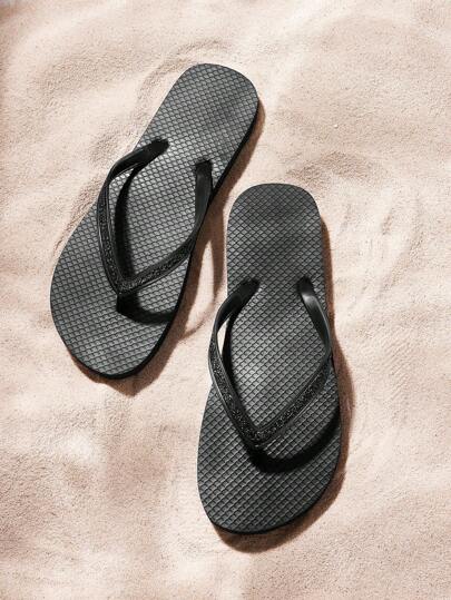 Svarta glittermönstrade platta flip-flops för strand- och heminredning till jul