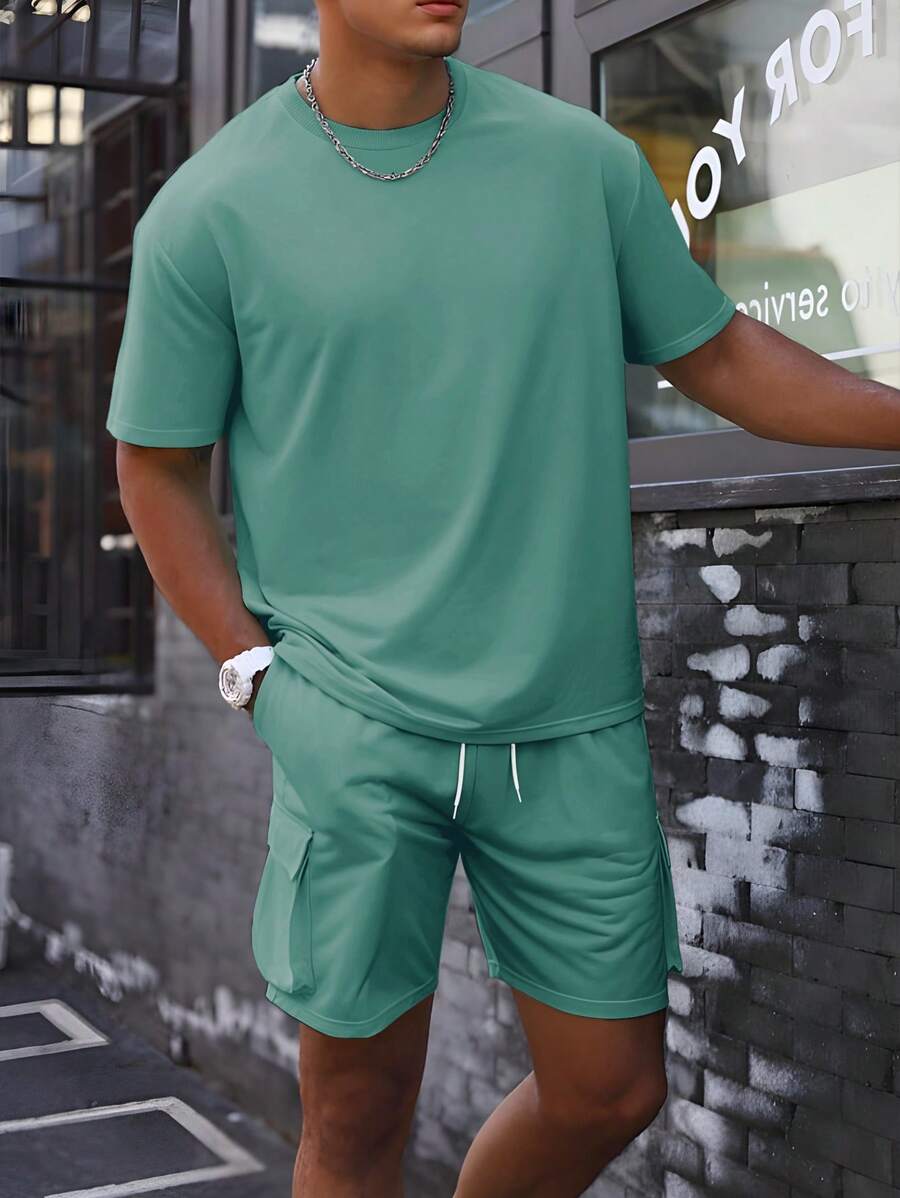 Manfinity Homme 2pcs/Set Men Solid Color Crew Neck Short Sleeve Casual T-Shirt And Drawstring Waist Cargo Pocket Shorts Suit - Green - View 1