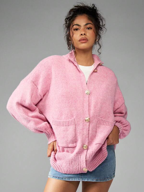 MISSGUIDED Kuschelige, grobe gestrickte Knopf-Cardigan mit goldfarbenen Beschlägen, lässige, oversized Strickjacke im Herbst-/Wintermode mit Fronttaschen und hochem Kragen