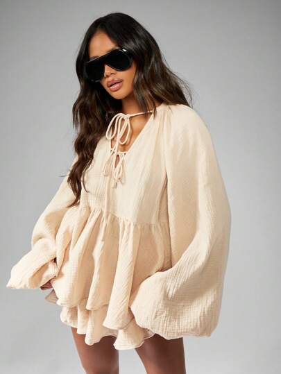 MISSGUIDED Conjunto de dos piezas de estilo bohemio con blusa de manga globo con nudo delantero y shorts a juego vaporosos, para usar en la playa y como ropa de descanso de verano