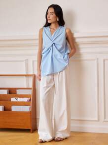 Dazy-Less Chemise sans manches pour femmes à col en V avec design torsadé, pour le travail et les occasions décontractées en été