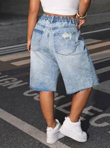 Dripcurv Quần short denim xanh nhạt cỡ lớn dành cho nữ, thiết kế viền tua rua cổ điển, hoàn hảo cho kỳ nghỉ hè. - Màu xanh lam - Xem 3