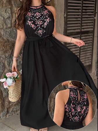 SHEIN VCAY 大码度假风黑色前幅印花露背连衣裙 女士夏季服装 复活节服装 女士节日服装 伊比沙岛服装 纳什维尔服装 伊比沙岛服装 休闲波西米亚风牛仔女郎早午餐服装 女士碎花连衣裙 圣托里尼希腊服装 阿马尔菲海岸服装