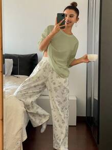 Livesso Conjunto de ropa de dormir con top de camiseta suelta de unicolor y pantalones de pijama con estampado floral de dibujo de línea en toda la prenda