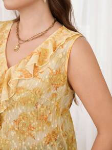 SHEIN Clasi 曲线加大码女式商务休闲日常黄色碎花雪纺 V 领无袖衬衫、露肩上衣、商务休闲女装、女式工作服、女式夏季服装、度假、女式夏季服装、外出上衣、女式外出上衣、女式衬衫、夏季衬衫、黄色衬衫、黄色上衣、荷叶边上衣、无袖上衣 - 黃色 - 查看 8