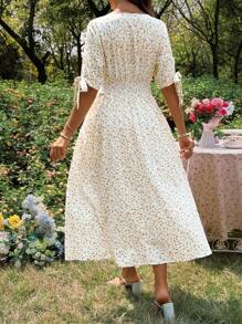 SHEIN Ditsy Floral Maternity Nursing Dress With Short Sleeves, For Vacation - Multicolor - View 2