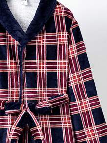 SHEIN Tween Boys' Plaid Belted Homewear