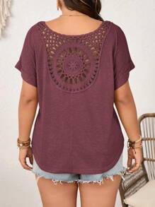 SHEIN Frenchy Plus Size Women's V-Neck T-Shirt With Lace Sunflower Patchwork On The Back - Redwood - View 2