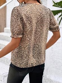 SHEIN Clasi 女款豹紋泡泡袖上衣 米色優雅夏季職場風 黑邊荷葉邊鈕扣門襟休閒度假沙灘派對襯衫 - 彩色 - 查看 4