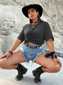 CovetEZ 大码翅膀水钻细节圆领短袖 T 恤，适合夏季