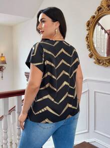 SHEIN Privé 大码休闲假日撞色人字纹短袖衬衫/波西米亚度假上衣/女士衬衫女士加大码上衣女士上衣女士夏季衬衫女士春季上衣/缎面烫金衬衫 - 彩色 - 查看 3