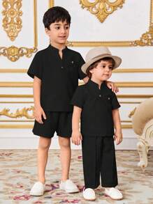SHEIN 2 Stücke Baby Jungen/Mädchen Koreanischer Stil lässiges, loses Kurzarm Hemd mit Stehkragen, halboffen vorne & lockere Hose Outfit Set