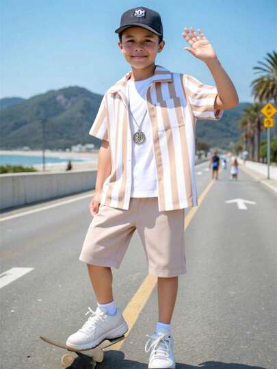 SHEIN 男孩條紋印花襯衫和短褲不帶T恤