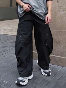 Manfinity EMRG 男士黑色工装裤，曲线刀片形剪裁休闲裤，金属铆钉宽松长裤，街头风格裤子 - 黑色 - 查看 4