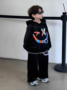 2 pièces Ensemble sweat-shirt à capuche et pantalon décontracté, décontracté et confortable pour garçons, avec des motifs d'expression amusante. Convient pour les voyages, l'école et les rassemblements quotidiens. Tenues essentielles d'automne et d'hiver pour la rentrée scolaire