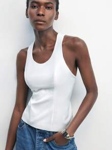 Maija 女式白色交叉后背设计休闲无袖背心，可调节交叉肩带，柔软舒适，春季时尚，适合音乐会、度假、优雅女士穿着 - 白色 - 查看 5