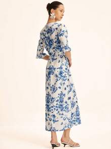 GENKIRA 新款优雅女式法式时尚简约大方圆领 3/4 泡泡袖腰部修身侧开衩直筒连衣裙，带花卉印花，长款 - 藍白色 - 查看 2