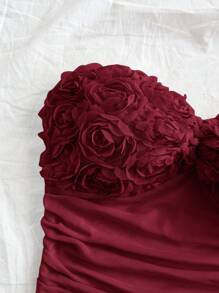 Soleia 女士纯色褶饰 3D 玫瑰抹胸短款上衣情人节夏季女士抹胸上衣 - 酒紅色 - 查看 4